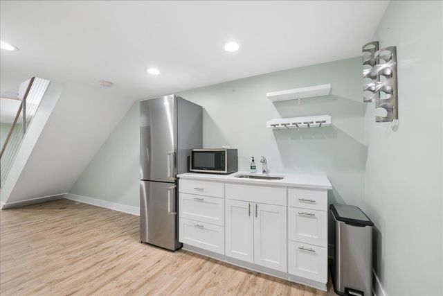 2915 N Rockwell Street, Chicago, IL 60618