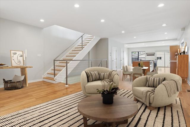 2915 N Rockwell Street, Chicago, IL 60618