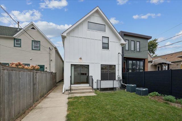 2915 N Rockwell Street, Chicago, IL 60618