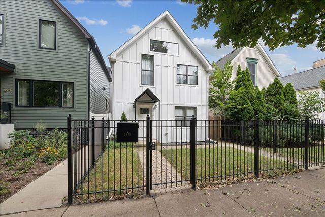 2915 N Rockwell Street, Chicago, IL 60618