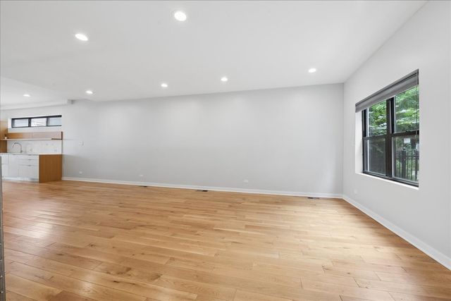 2915 N Rockwell Street, Chicago, IL 60618