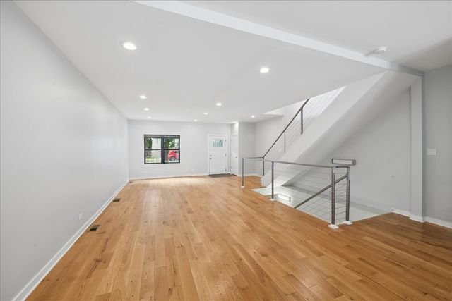 2915 N Rockwell Street, Chicago, IL 60618