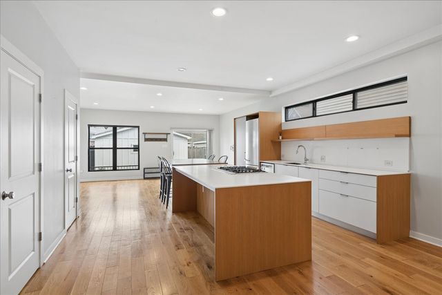 2915 N Rockwell Street, Chicago, IL 60618
