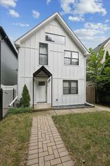 2915 N Rockwell Street, Chicago, IL 60618
