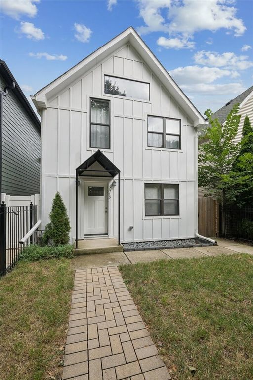2915 N Rockwell Street, Chicago, IL 60618