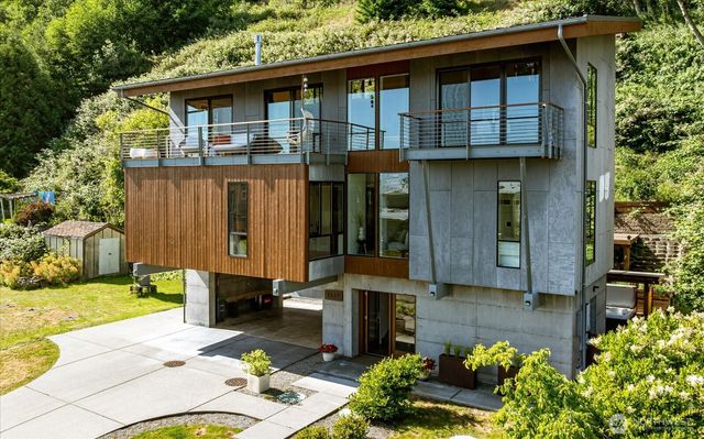 3627 Driftwood Drive, Clinton, WA 98236