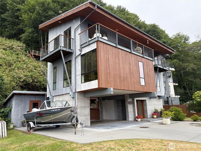 3627 Driftwood Drive, Clinton, WA 98236