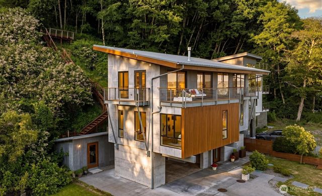 3627 Driftwood Drive, Clinton, WA 98236