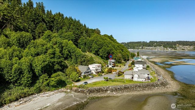 3627 Driftwood Drive, Clinton, WA 98236
