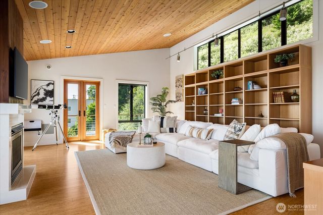 3627 Driftwood Drive, Clinton, WA 98236