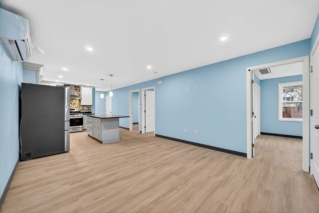 16 Washburn St, New Bedford, MA 02740