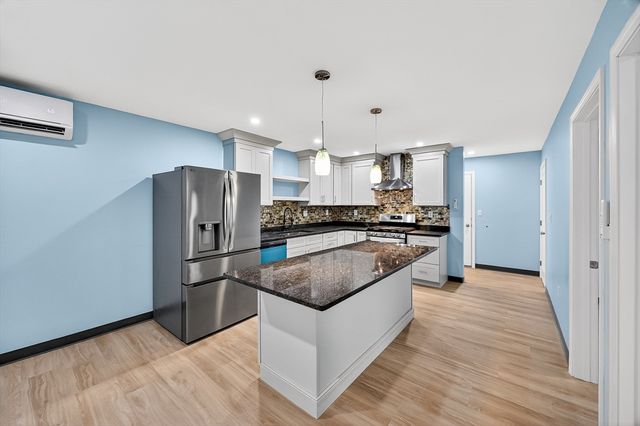 16 Washburn St, New Bedford, MA 02740