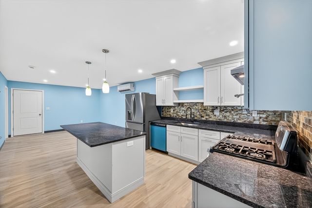 16 Washburn St, New Bedford, MA 02740