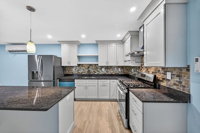 16 Washburn St, New Bedford, MA 02740