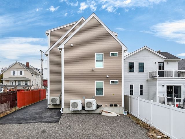 16 Washburn St, New Bedford, MA 02740