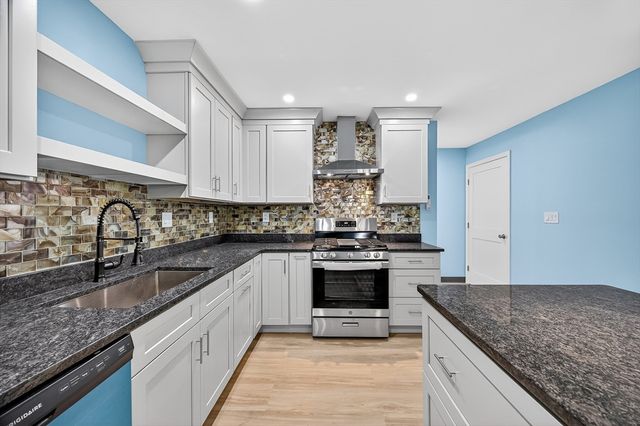 16 Washburn St, New Bedford, MA 02740