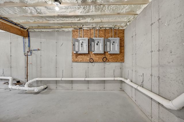 16 Washburn St, New Bedford, MA 02740