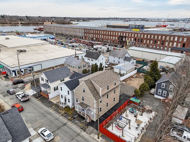 16 Washburn St, New Bedford, MA 02740