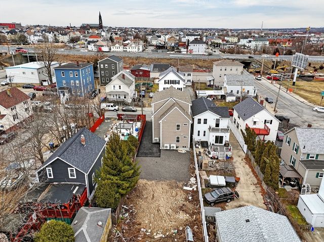 16 Washburn St, New Bedford, MA 02740