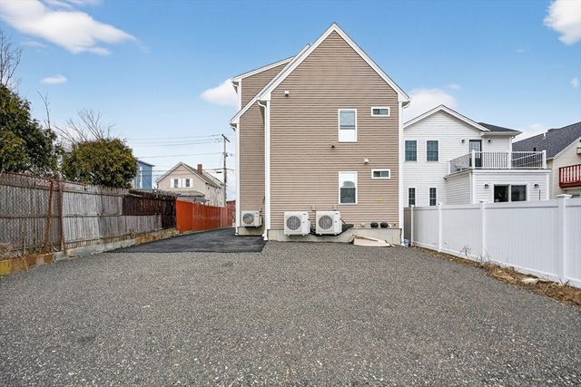 16 Washburn St, New Bedford, MA 02740