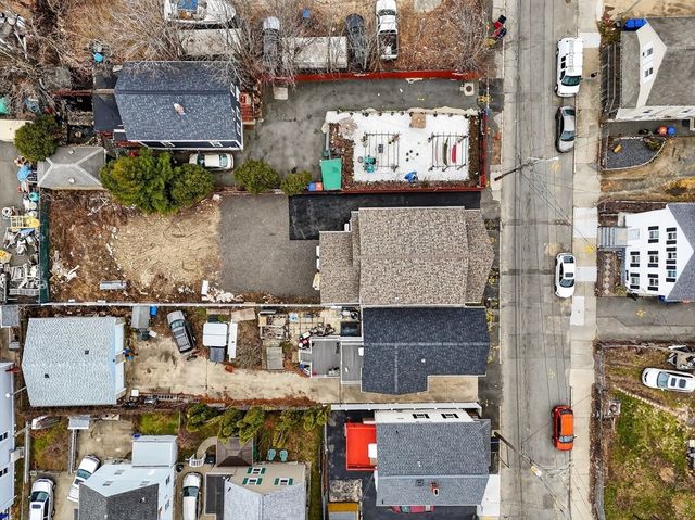 16 Washburn St, New Bedford, MA 02740