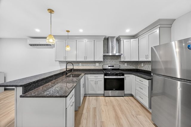 16 Washburn St, New Bedford, MA 02740