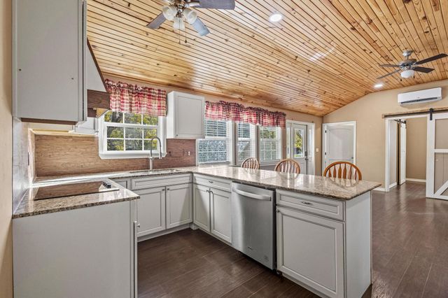 105 Reich Street, Bonham, TX 75418