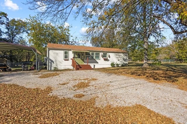 105 Reich Street, Bonham, TX 75418