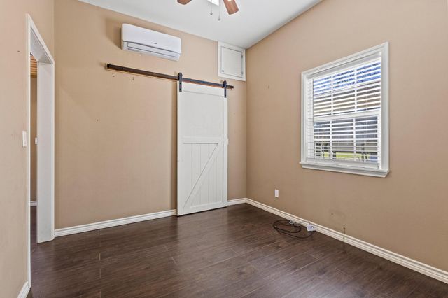 105 Reich Street, Bonham, TX 75418