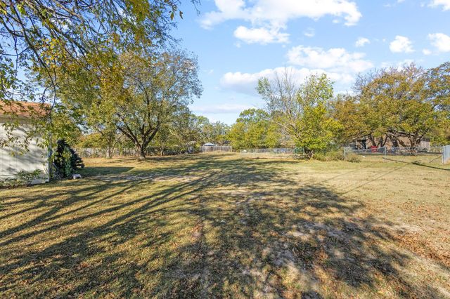 105 Reich Street, Bonham, TX 75418