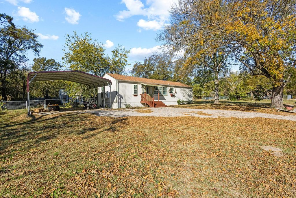 105 Reich Street, Bonham, TX 75418