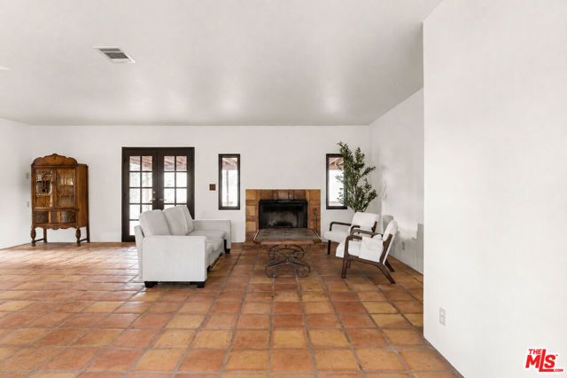 33201 Barber Road, Agua Dulce, CA 91390