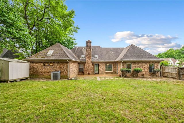 8752 E CARROLLWOOD LN, Memphis, TN 38016