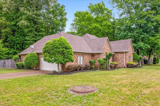 8752 E CARROLLWOOD LN, Memphis, TN 38016