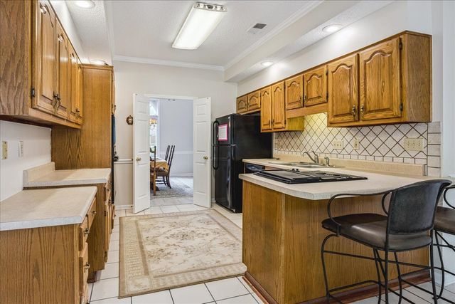 8752 E CARROLLWOOD LN, Memphis, TN 38016