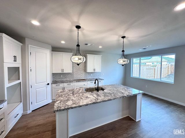 11023 Alcazar Avenue, Bakersfield, CA 93311
