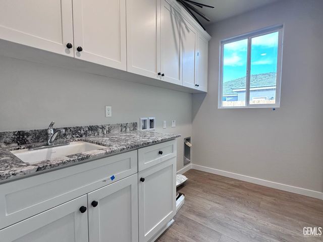 11023 Alcazar Avenue, Bakersfield, CA 93311