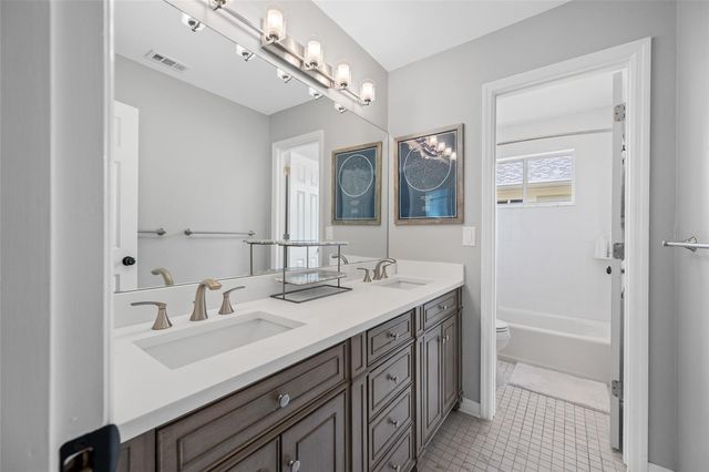 2808 SOUTHPOINTE LANE, Tampa, FL 33611