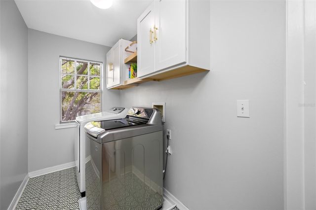 2808 SOUTHPOINTE LANE, Tampa, FL 33611