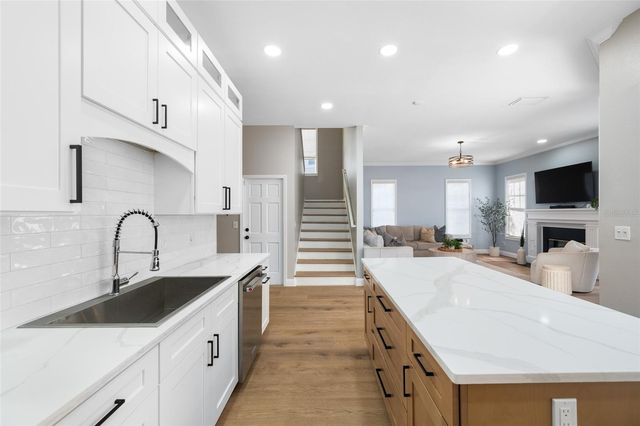 2808 SOUTHPOINTE LANE, Tampa, FL 33611