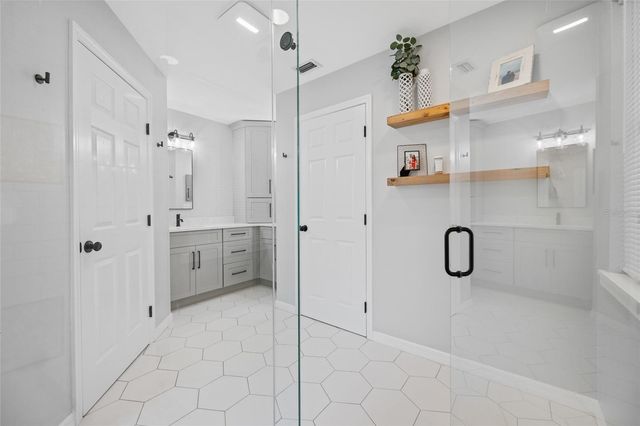 2808 SOUTHPOINTE LANE, Tampa, FL 33611