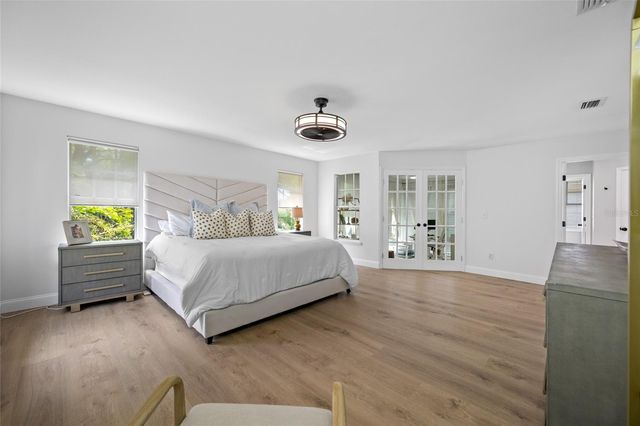 2808 SOUTHPOINTE LANE, Tampa, FL 33611