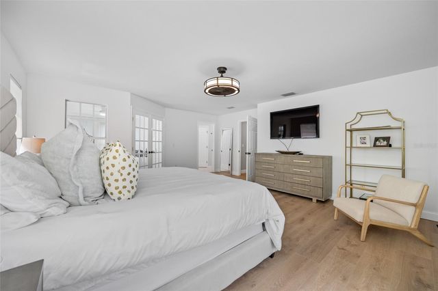 2808 SOUTHPOINTE LANE, Tampa, FL 33611