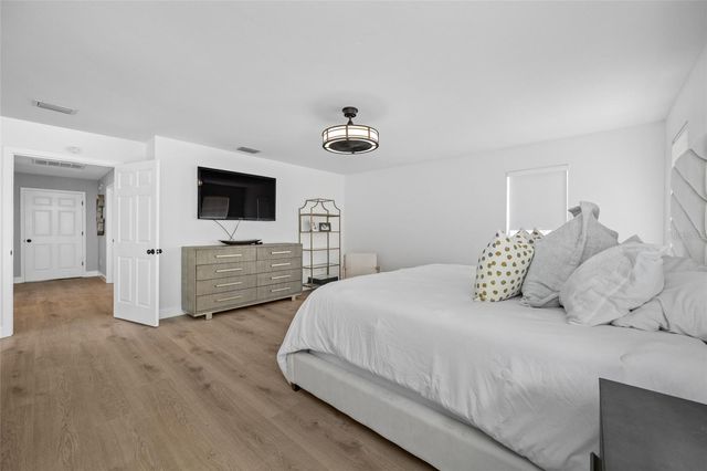 2808 SOUTHPOINTE LANE, Tampa, FL 33611