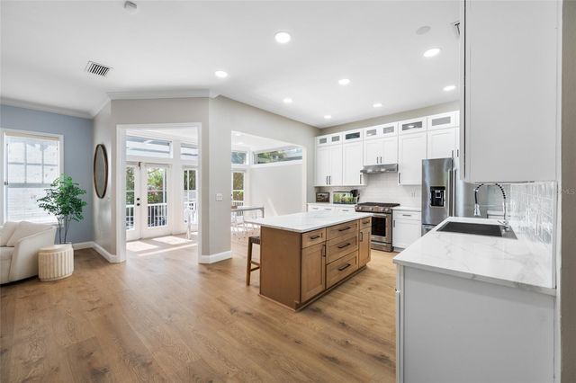 2808 SOUTHPOINTE LANE, Tampa, FL 33611