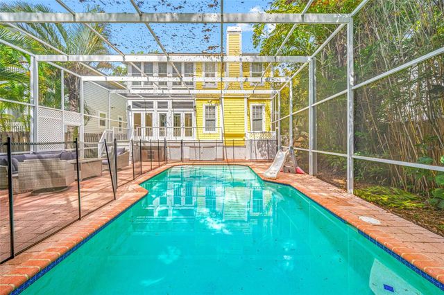 2808 SOUTHPOINTE LANE, Tampa, FL 33611