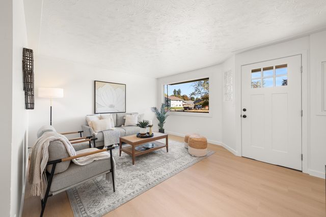 2817 N Stone St, Spokane, WA 99207