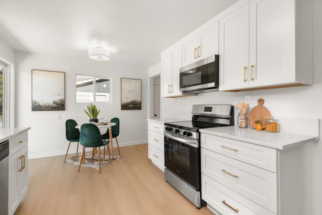 2817 N Stone St, Spokane, WA 99207