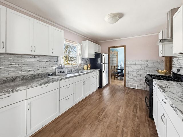 742 Nebraska Avenue E, Saint Paul, MN 55106