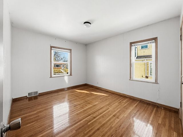 742 Nebraska Avenue E, Saint Paul, MN 55106